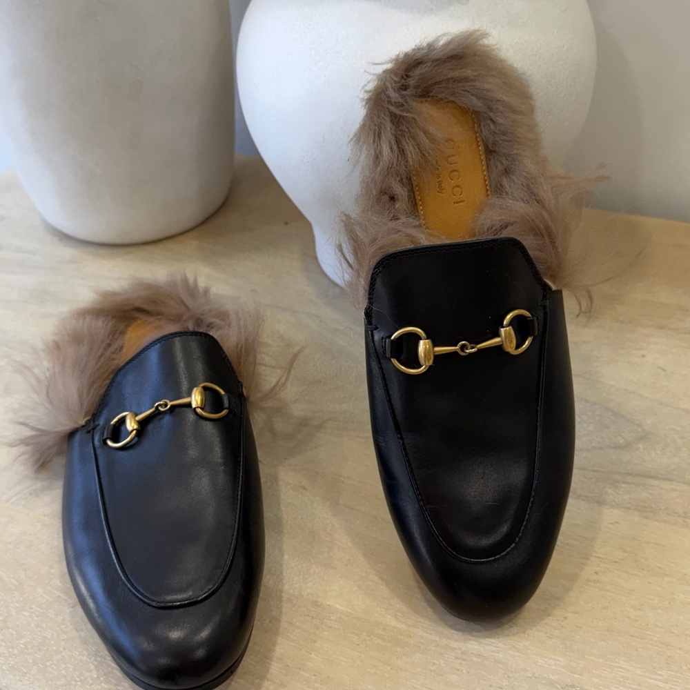 Gucci Black Leather Loafers with Brown Fur and Gold Hardware - Picture 3 of 7